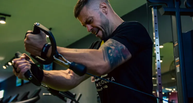 How To Feel Cable Cable Kickbacks In Your Glutes