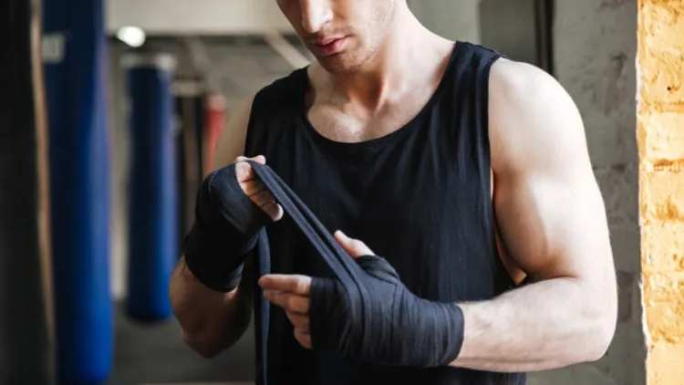 Who can benefit from the use of wrist wraps?