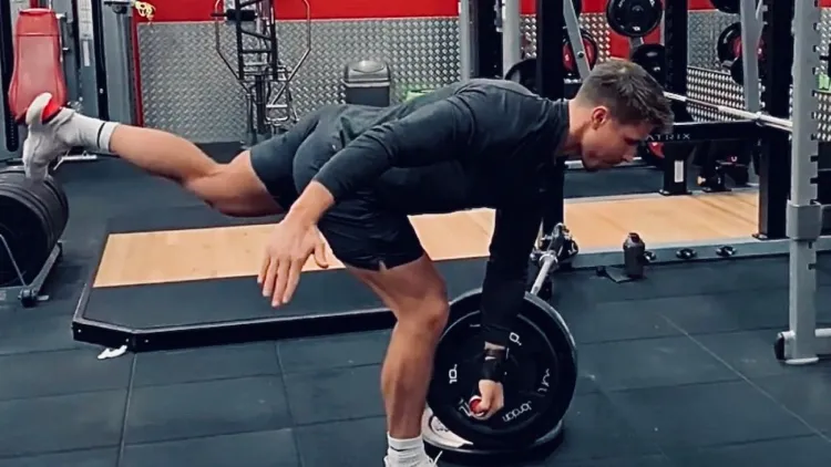 Does the Single leg deadlift build the butt?