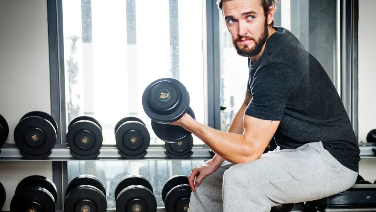 Advantages of the Dumbbell Curl Incline